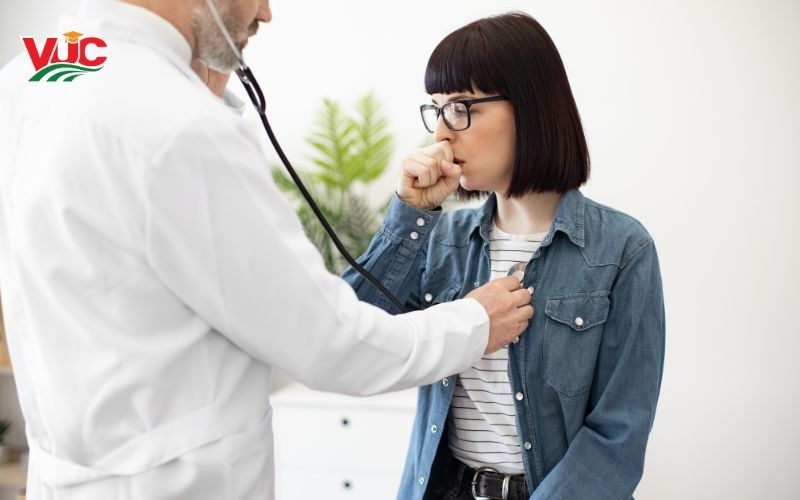 Tại sao liên thông Bác sĩ Y đa khoa là bước đi "bắt buộc" hiện nay?