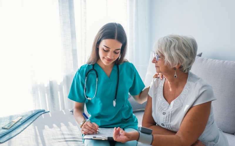 Lợi ích vượt trội khi tham gia lớp đào tạo cao đẳng điều dưỡng từ xa