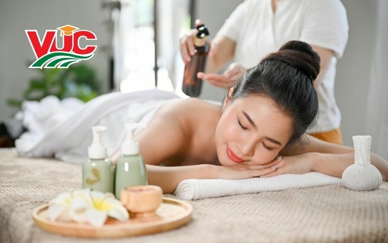 Tốt nghiệp Trung cấp Chăm sóc sắc đẹp ra làm gì?