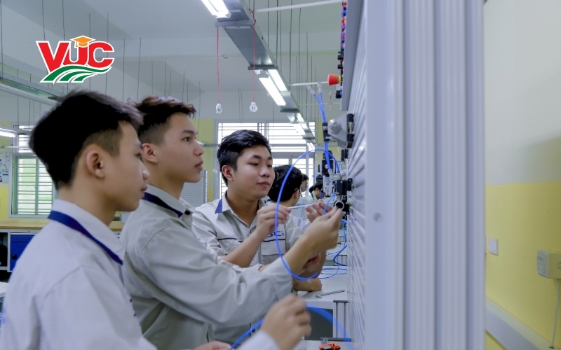 Mô hình học ngành Điện Công nghiệp dành cho người đi làm bận rộn
