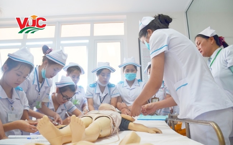 Thông tin tuyển sinh lớp Trung cấp Điều dưỡng vừa học vừa làm 