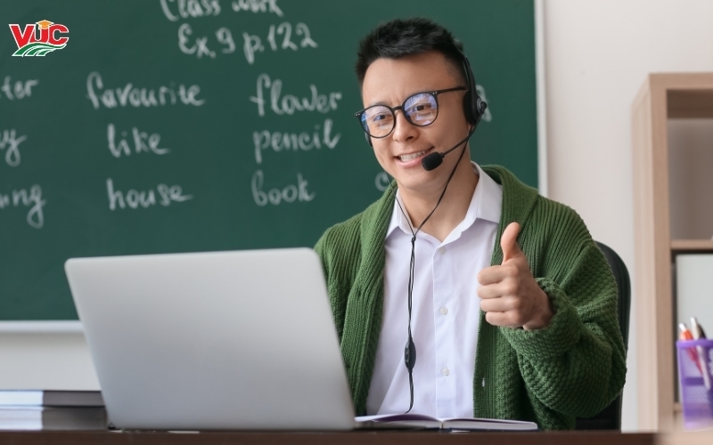 Tại sao "dân đi làm" nhất định nên chọn lớp văn bằng 2 Trung cấp tiếng anh?