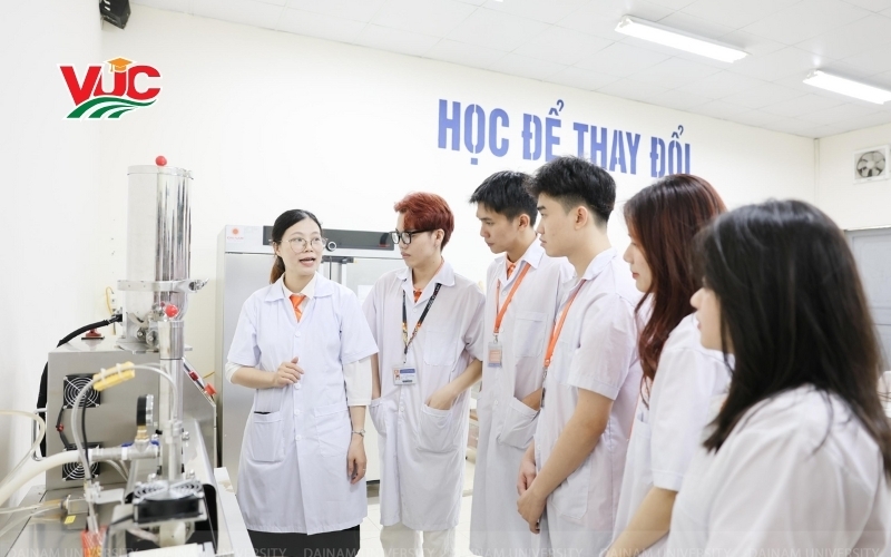 Học dược sĩ trực tuyến là gì? Có thực sự linh hoạt cho người bận rộn?