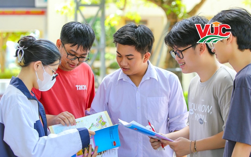 Thông tin tuyển sinh lớp trung cấp học thứ 7/CN tại trường Trung cấp Bách Khoa Việt Úc