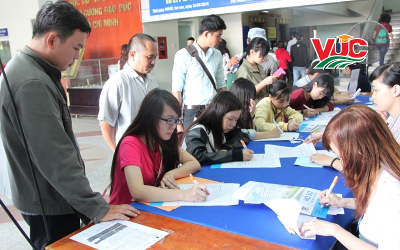 Vì sao nên ưu tiên chọn trường Cao đẳng xét học bạ thay vì thi tuyển?