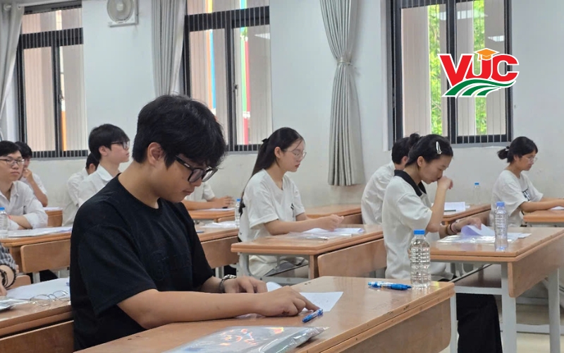 Quy định các khoản lệ phí hành chính và chính sách thực tập tốt nghiệp