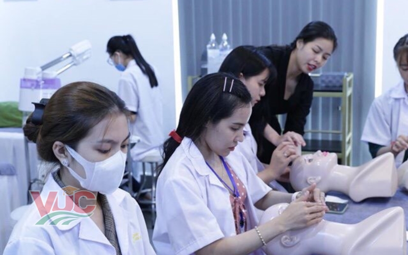 Học trung cấp ngành Chăm sóc sắc đẹp học từ xa có đủ điều kiện mở Spa không?