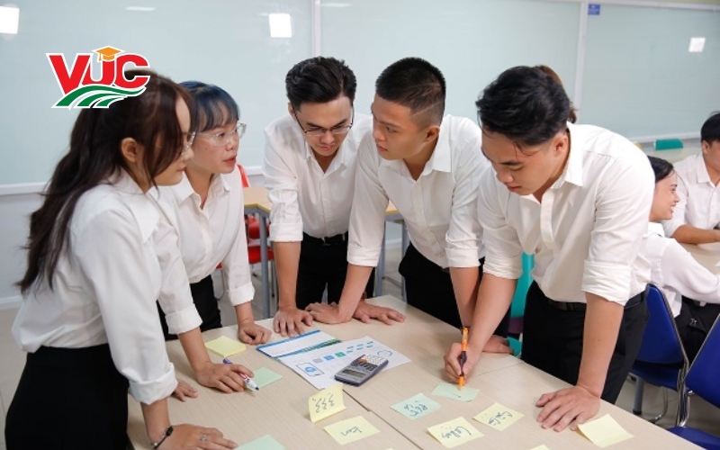 Khóa Văn bằng 2 ngành Kế toán học cuối tuần cho người bận rộn 5 Giá trị thực tế khi sở hữu tấm bằng Văn bằng 2 ngành Kế toán học cuối tuần
