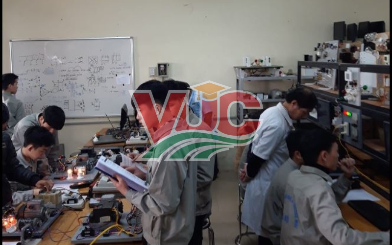 Giá trị bằng cấp từ lớp học ngành Điện Công nghiệp cuối tuần có đúng pháp lý?