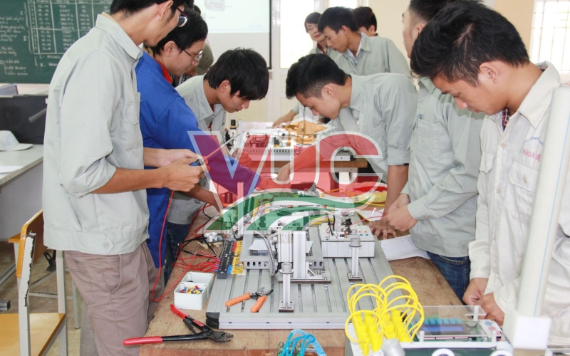 Lớp học ngành Điện Công nghiệp cuối tuần vận hành như thế nào?
