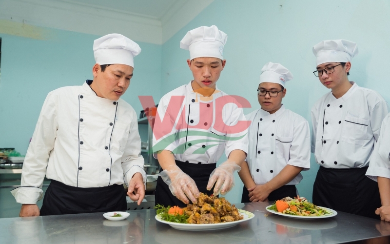 Thông tin tuyển sinh học ngành kỹ thuật chế biến món ăn cuối tuần