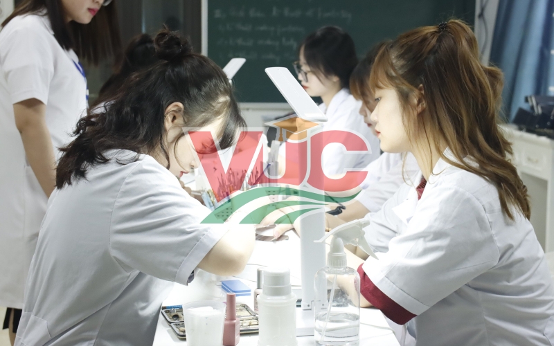 Thông tin học từ xa ngành Chăm sóc sắc đẹp cuối tuần