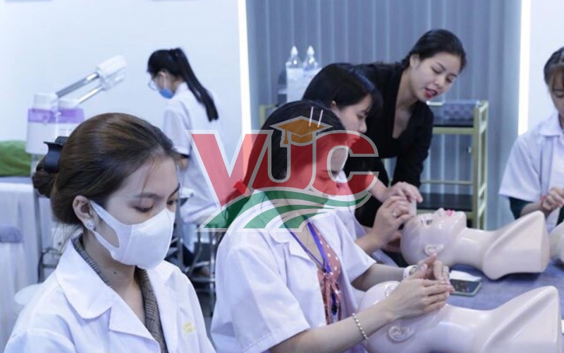 Học từ xa ngành Chăm sóc sắc đẹp cuối tuần vận hành như thế nào?