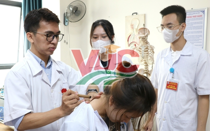 Chi phí học liên thông Trung cấp Dược lên Đại học ngoài giờ hành chính bao nhiêu tiền?