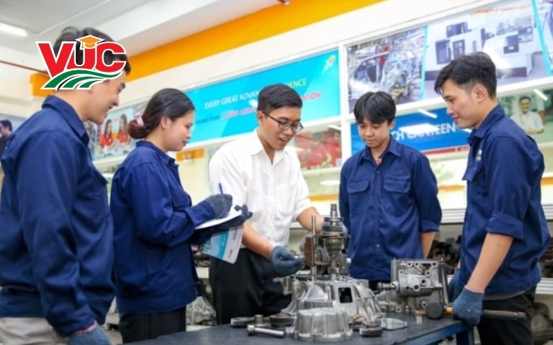 Thông tin tuyển sinh học Trung cấp Công nghệ Ô tô từ xa