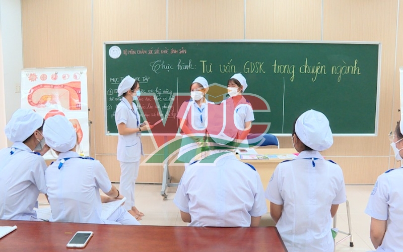 Nên chọn học văn bằng 2 trung cấp điều dưỡng học từ xa ở đâu uy tín?