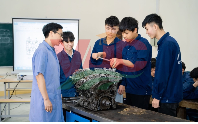 Tốt nghiệp Trung cấp Công nghệ ô tô online có thể làm những công việc nào?
