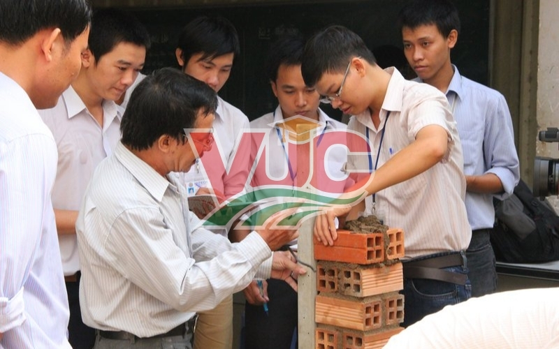 Lớp Trung cấp Kỹ thuật xây dựng học cuối tuần có ưu điểm gì?