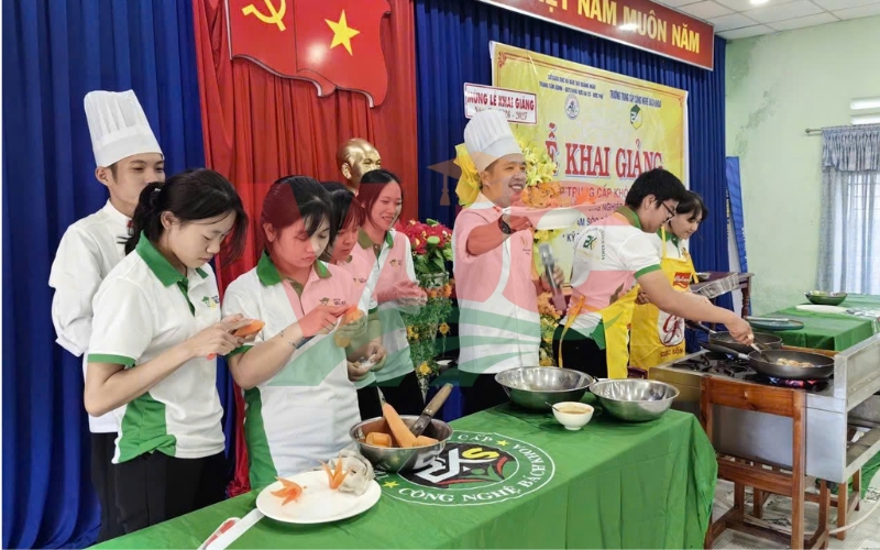 Một số trường Trung cấp học Online uy tín, phí rẻ