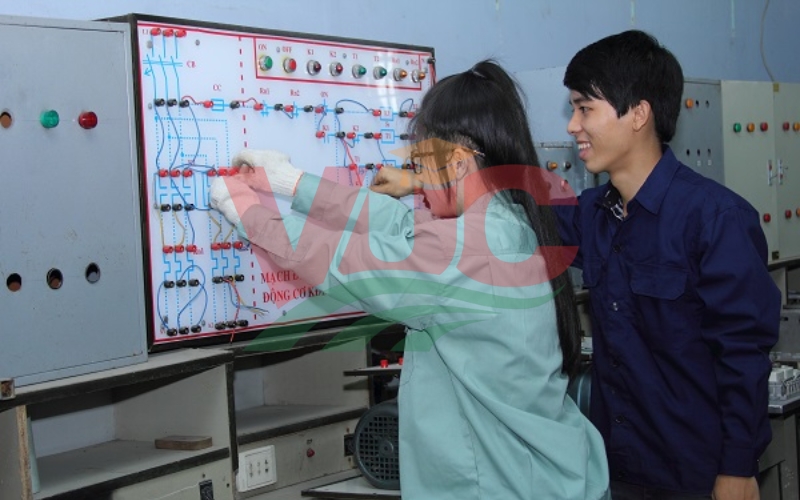 Tham khảo khóa học ngành điện công nghiệp tại trường Trung cấp Bách Khoa Việt Úc