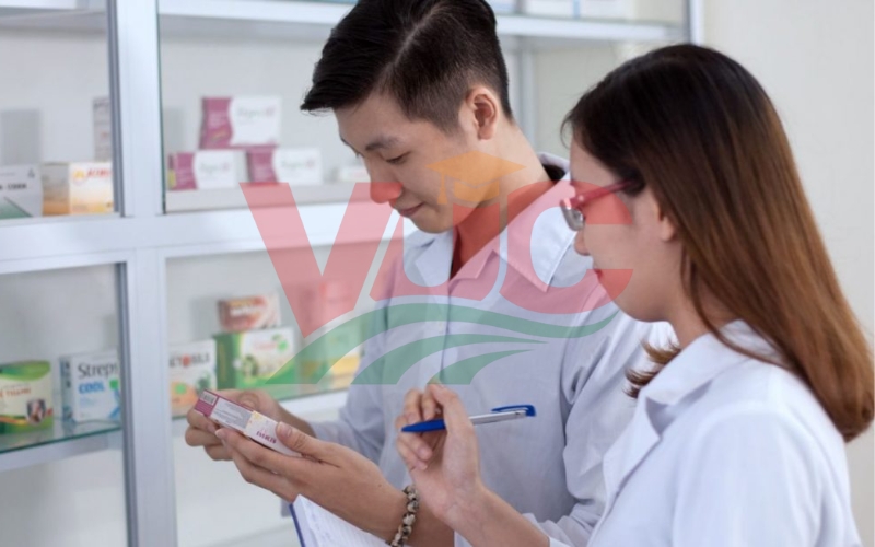 Tham khảo khóa học Trung cấp Dược Online tại VUC
