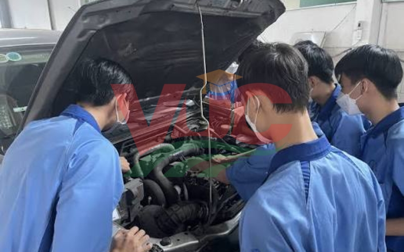 Thời gian học Trung cấp công nghệ ô tô online bao lâu? 6 Yếu tố nào ảnh hưởng đến thời gian học Trung cấp công nghệ ô tô online?